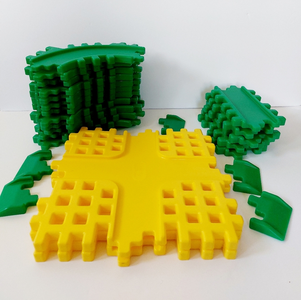 29 Piece Vintage Little Tikes Green Yellow Road (compatible with Waffle Blocks)‎ - Picture 4 of 8
